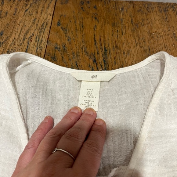 H&M White Textured Sleeveless Top – Size S - Picture 2 of 10